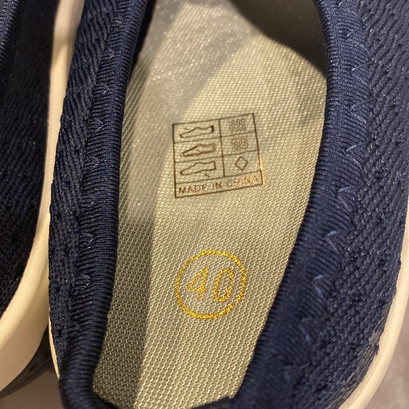 Slip on Shoes - Picture 4 of 9